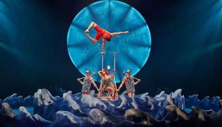 جانب من عروض فرقة "سيرك دو سوليي"