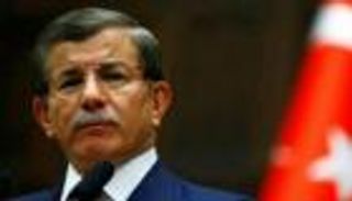 أردوغان يغلق جامعة في إسطنبول مرتبطة بداود أوغلو