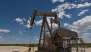 تراجع أسعار النفط مع أنباء عودة الإمدادات الليبية