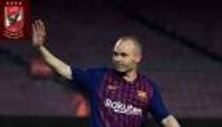 بشعار الأهلي المصري.. إنييستا يستبعد انهيار برشلونة