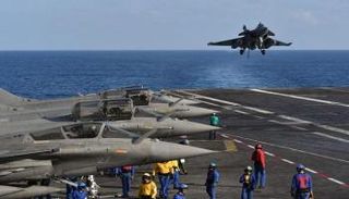 حاملة الطائرات 