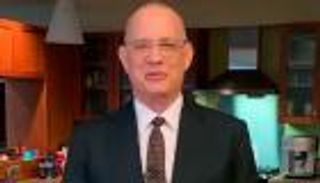 توم هانكس لرافضي ارتداء الكمامة: عار عليكم