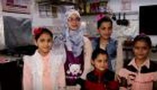 "الست بنات" في مواجهة الـ"52% بطالة" بغزة 