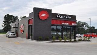 متجر يتبع شركة بيتزا هت الأمريكية