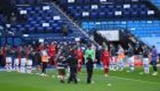 بالصور.. مانشستر سيتي يكرم ليفربول البطل