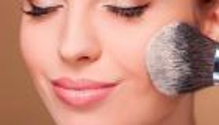 بثور الوجه والمكياج.. نصائح ذهبية لإطلالة مميزة