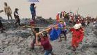 انهيار أرضي يدفن 113 عاملا في بورما 