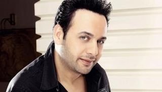 الفنان مصطفى قمر 