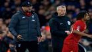 3 أسباب تعجل مشاركة الجزائري العروسي مع نجوم ليفربول