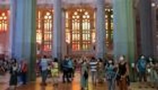 كنيسة العائلة المقدسة في برشلونة تحتفي بـ"محاربي كورونا"