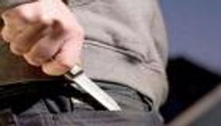 حبس ألماني هاجم امرأة ورضيعتها بسكين