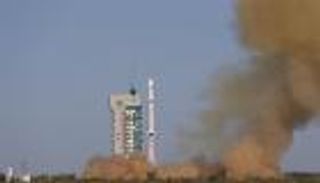 الصين تطلق قمرا صناعيا لدراسة "بيئة الفضاء"