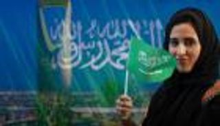 تمكين المرأة في السعودية.. مقاعد قيادية بقطار التنمية 2030