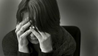 خبراء يؤكدون أن غلاف مجلة "فوج" يعطي صورة بائسة عن العلاج النفسي