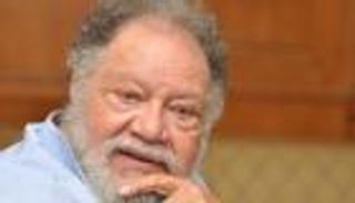 يحيى الفخراني يهاجم المتنمرين برجاء الجداوي.. ويكشف وصيته لزوجته