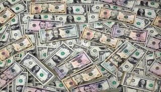 عملات من الدولار الأمريكي - رويترز