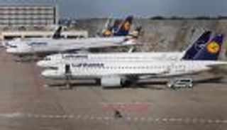 الحكومة الألمانية تتربع على عرش "لوفتهانزا" وتغضب الفقراء