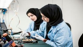 البرنامج يهدف إلى احتضان نخبة من المواهب والعقول العربية المتميزة