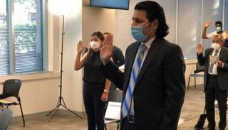 جانيس شينواري أثناء التكريم