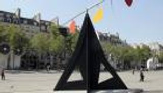 منحوتة فولاذية نادرة للبيع في مزاد