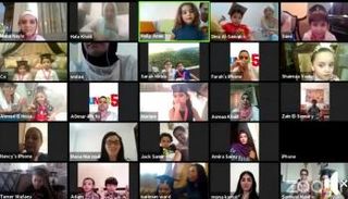 جانب من إحدى جلسات تعليم الأطفال عن بعد