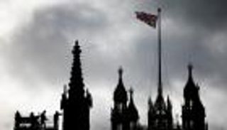 البيئة.. "هيرو" بريطانيا الذي سينقذ الاقتصاد من كورونا "المميت"