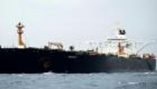 تحت ضغط العقوبات وكورونا.. نفط إيران الراكد يملأ الخزانات عن آخرها