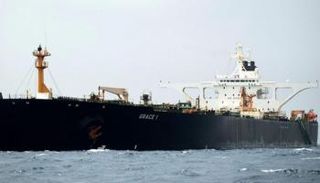 خزانات النفط العائمة تمتلئ بالخام - أرشيفية