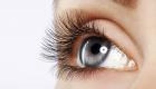 صحة وجمال الرموش.. السر في الفيتامينات