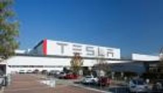 من الصين إلى أمريكا.. شاهد مصانع تسلا الخمسة وماذا يحدث داخلها؟