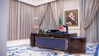العاهل السعودي خلال اجتماع مجلس الوزراء