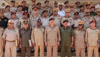 المشير حفتر مع قادة الجيش الليبي - أرشيفية