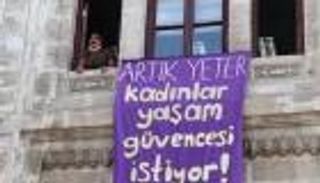 اعتقال 7 تركيات اعترضن على إلغاء اتفاقية تحميهن من العنف