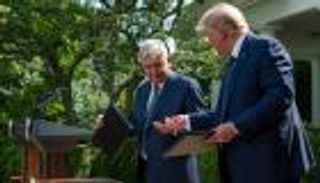 ترامب ونظيره المكسيكي.. مجاملات على جليد الخلافات