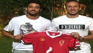 طاهر بقميص الأهلي 