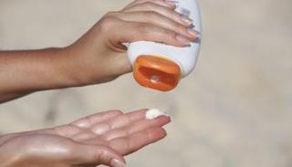  يجب وضع كريم الشمس المناسب عند ممارسة الرياضة 