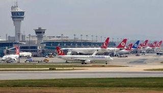 العالم يهجر مطارات تركيا