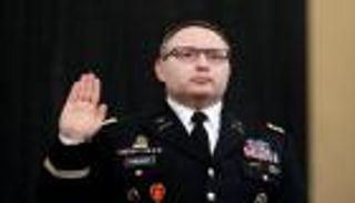 مساعد سابق لـ"ترامب" يتقاعد من الجيش بعد "تنمر الرئيس"