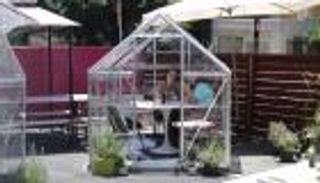 مقهى يقهر كورونا بفكرة "لا مثيل لها"