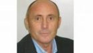 لا تعانق عقرباً أبداً حتى لو كان صديقك