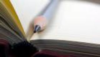 "أدب العزلة".. ماذا فعلت أزمة كورونا بالأدباء العرب؟