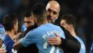 "لاعب استثنائي".. جوارديولا يكيل المديح لرياض محرز