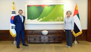 الشيخ عبدالله بن زايد آل نهيان و كانج كيونج هوا