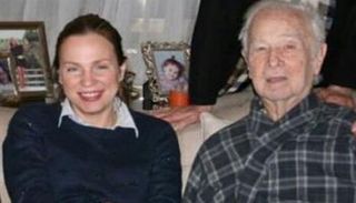 الفنان الراحل محمود رضا مع ابنته شيرين 