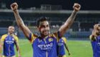 أزمة حذاء بيتروس.. إدارة النصر السعودي تتوعد بالرد