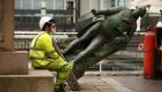 جورج فلويد يطارد أباطرة تجارة الرقيق في شوارع ليفربول 