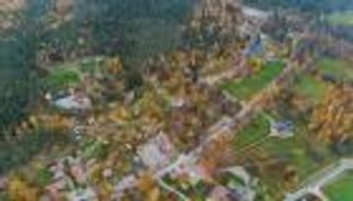 عمرها 3 قرون.. قرية للبيع مقابل 7 ملايين يورو