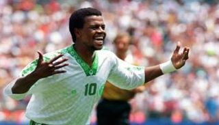 سعيد العويران نجم الكرة السعودية سابقا