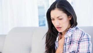 بحة الصوت بلا سبب واضح مؤشر لأمراض خطيرة