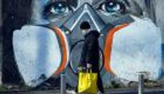 بقاء كورونا في الهواء.. طبيبة بريطانية تفجر مفاجأة